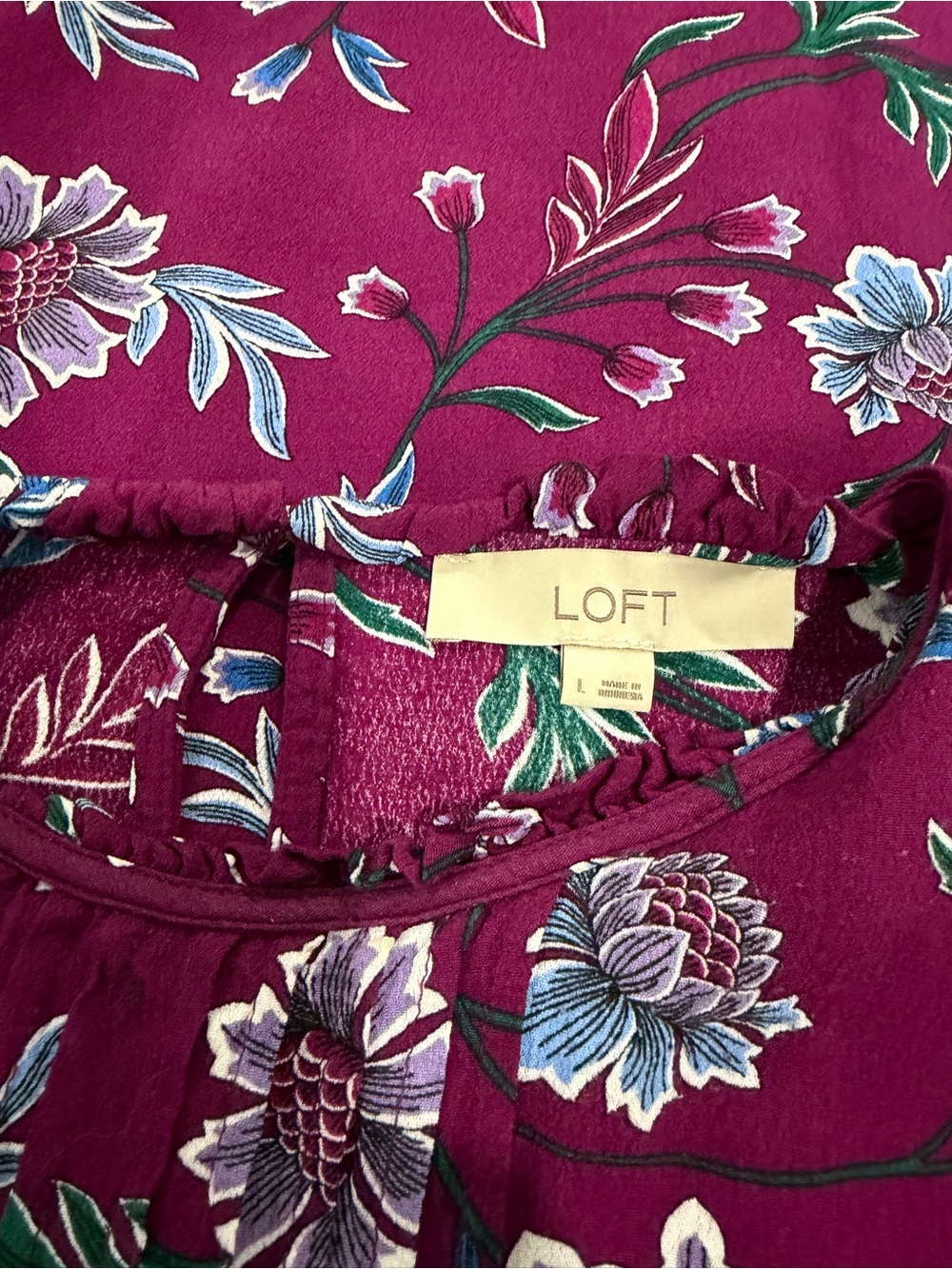 LOFT Floral Pintucked puff sleeve top size L - Picture 4 of 4
